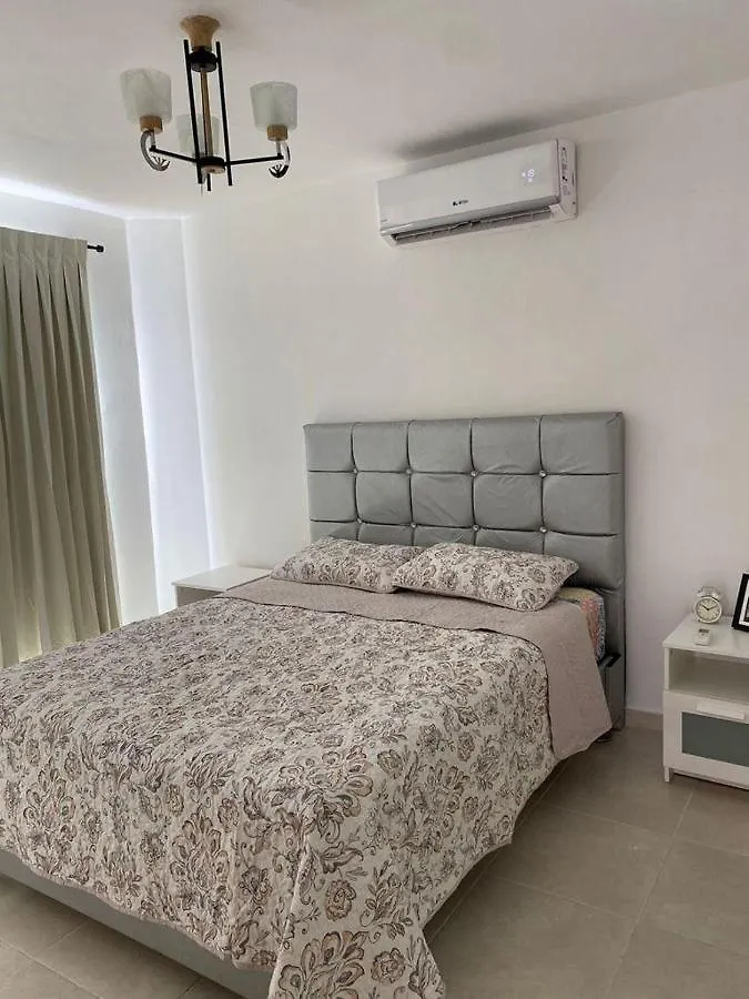 Apt,Lissette Santo Domingo